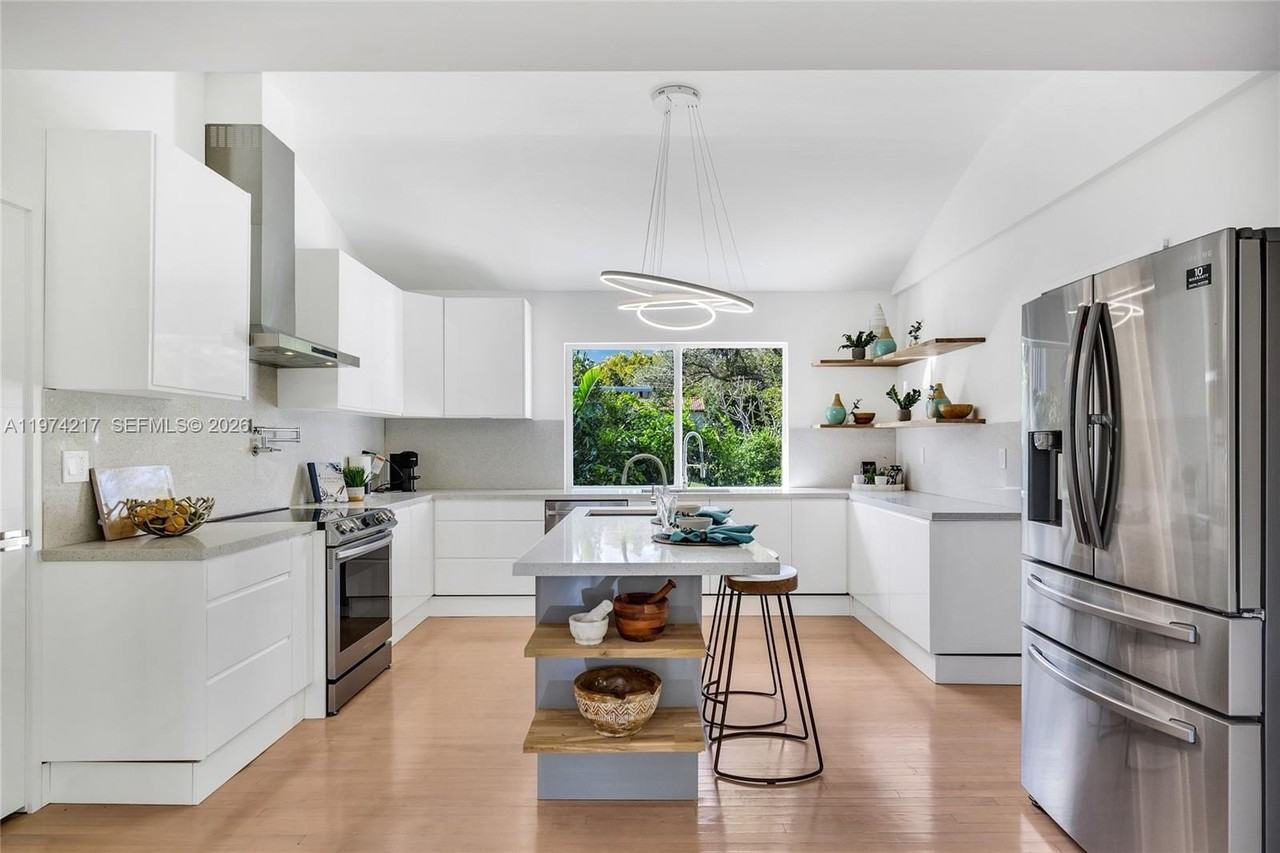 667 Ne 105th St - Photo 7 of 38