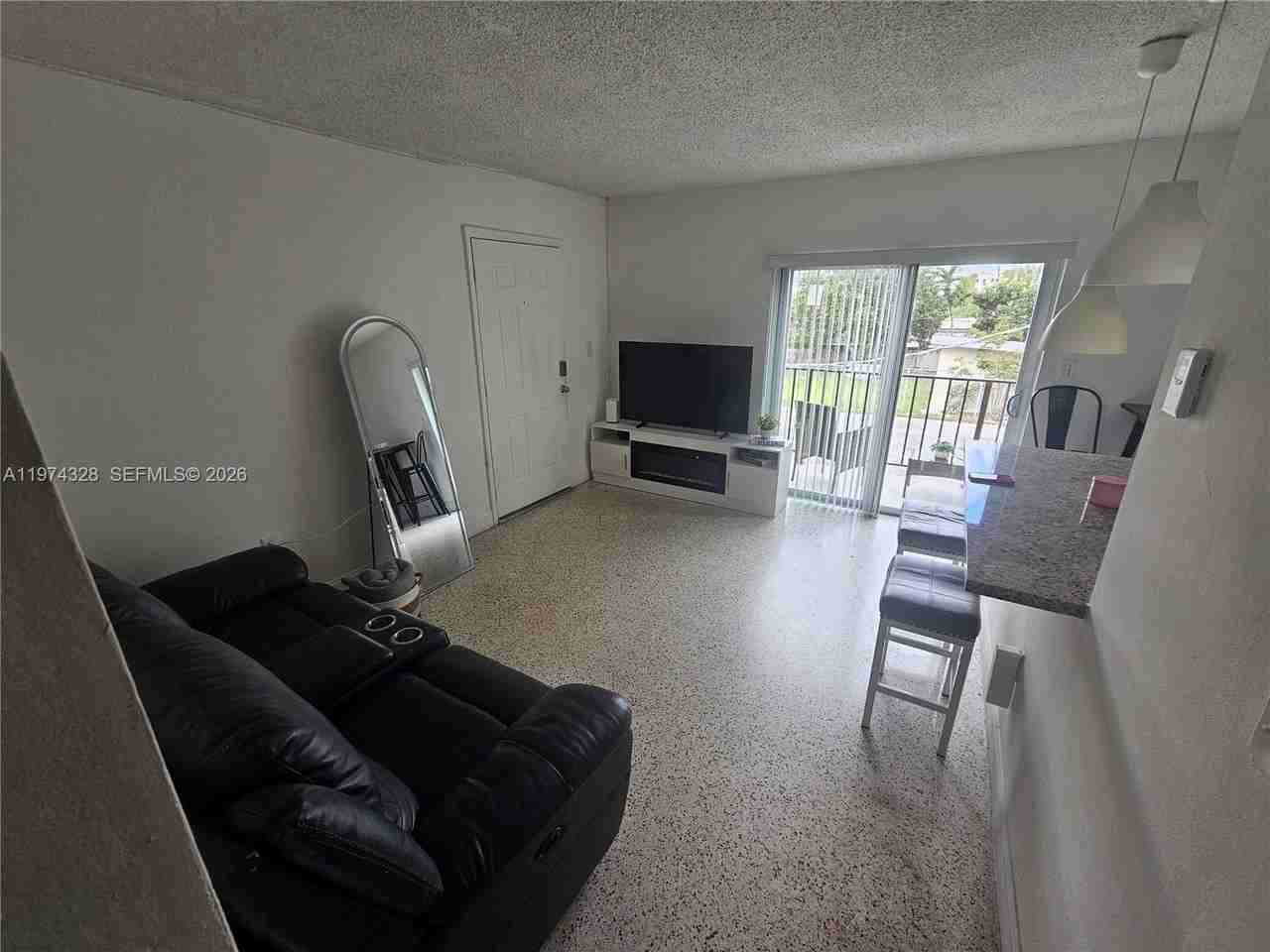 1241 Nw 6th St #6 - Photo 3 of 19