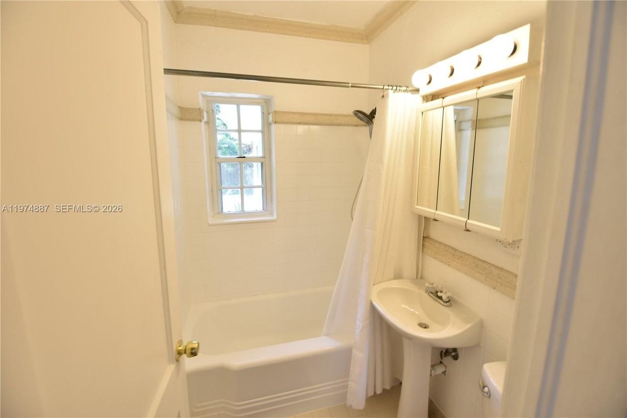 5900 Sw 60th St - Photo 5 of 8