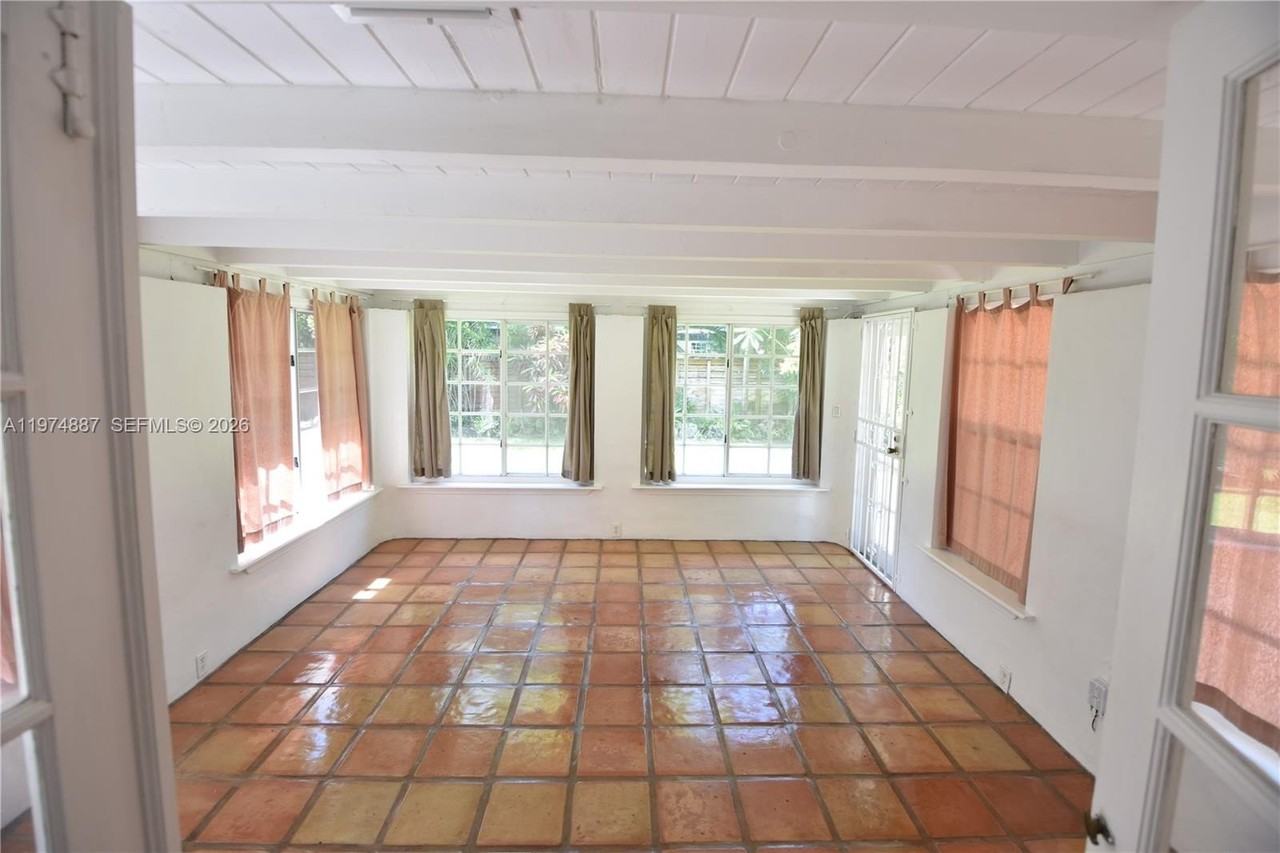 5900 Sw 60th St - Photo 7 of 8