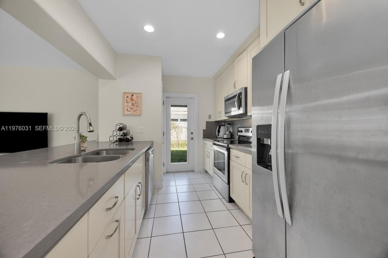 8230 Sw 63rd Pl - Photo 7 of 24