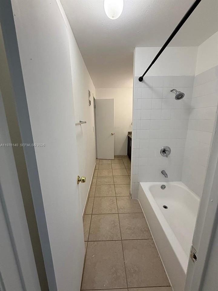 8735 Nw 39th St #8735 - Photo 5 of 9