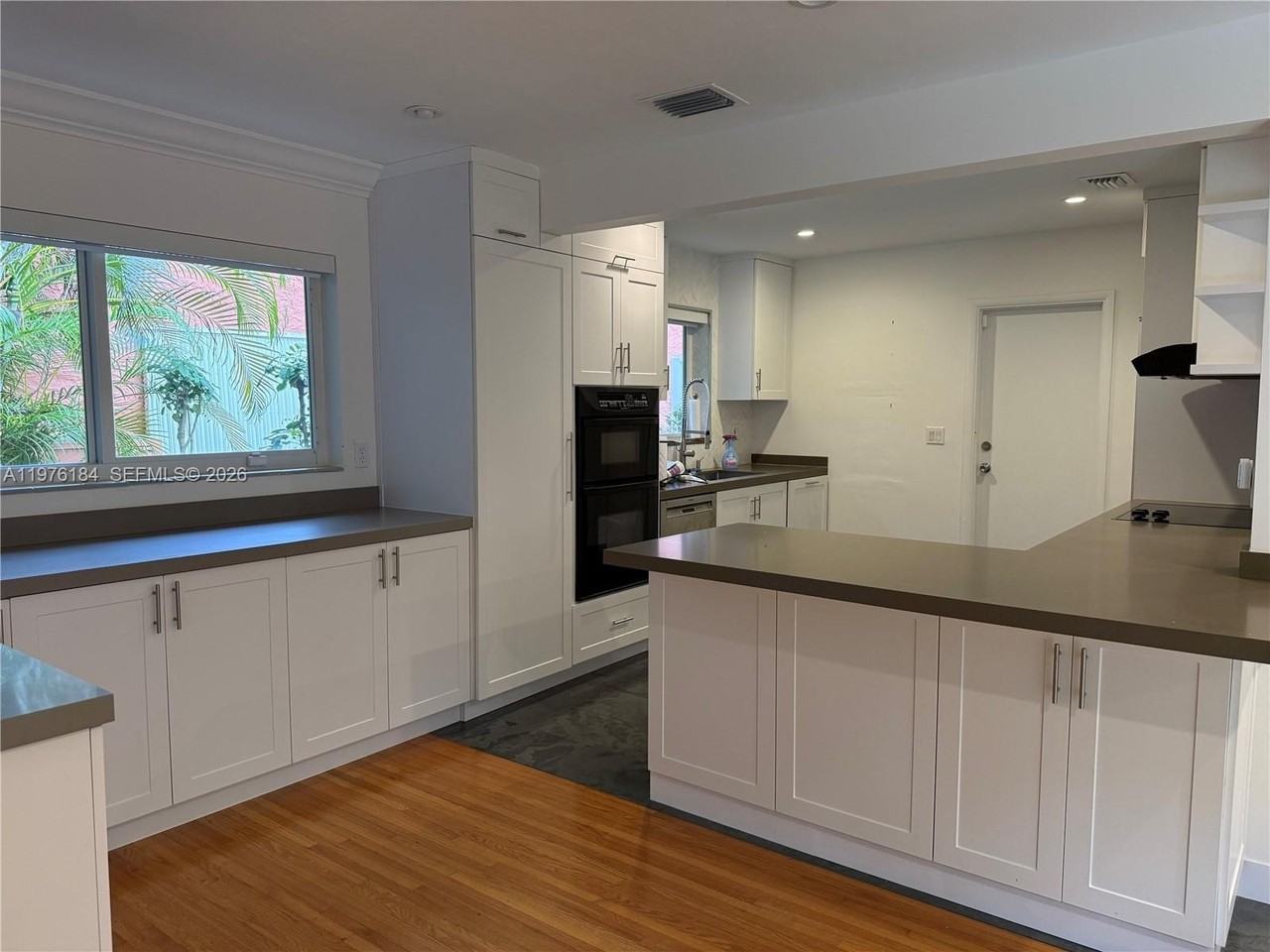 1428 Ortega Ave - Photo 5 of 10