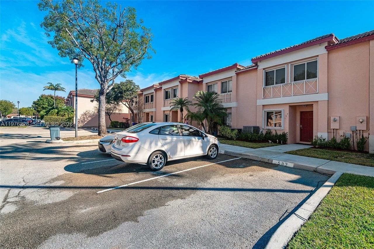 597 Nw 208th Dr - Photo 2 of 26