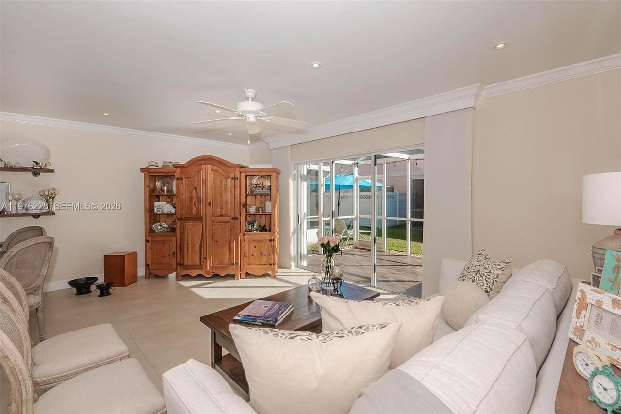 597 Nw 208th Dr - Photo 4 of 26