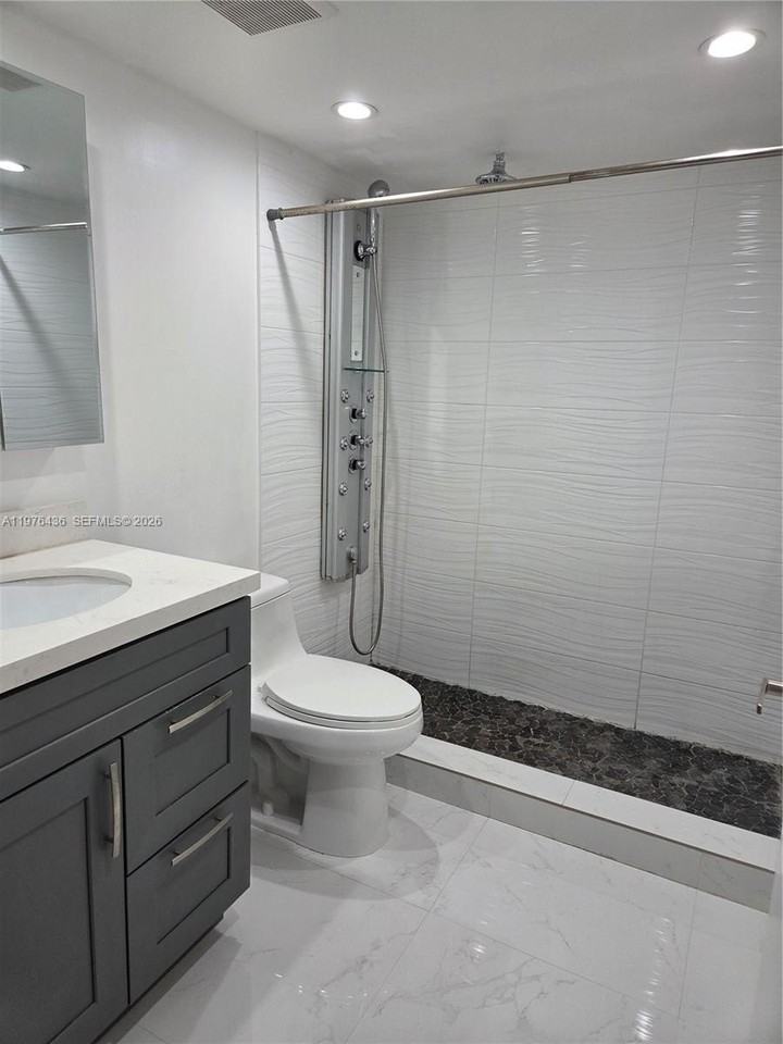 506 Nw 87th Ave #112 - Photo 6 of 9