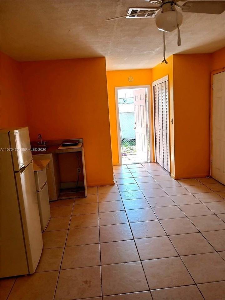 505 Nw 3rd St #1-2 - Photo 2 of 6