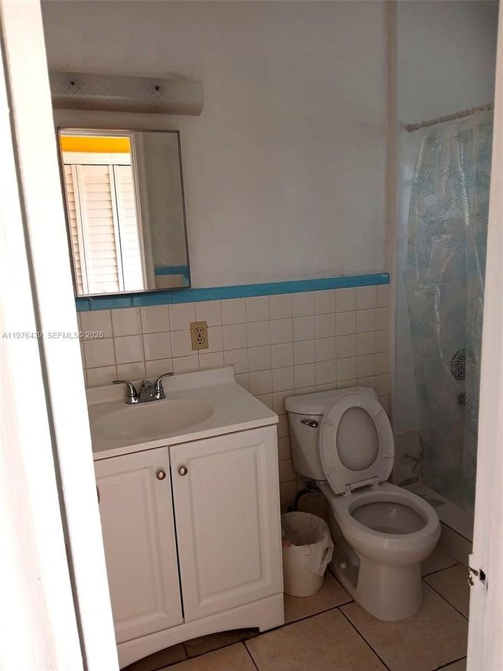 505 Nw 3rd St #1-2 - Photo 5 of 6