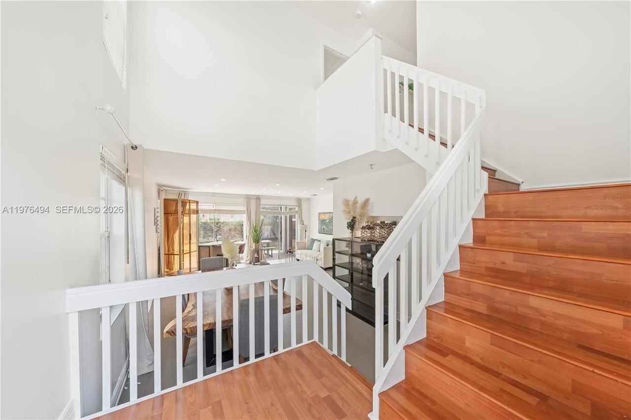 547 Nw 157th Ln - Photo 3 of 36