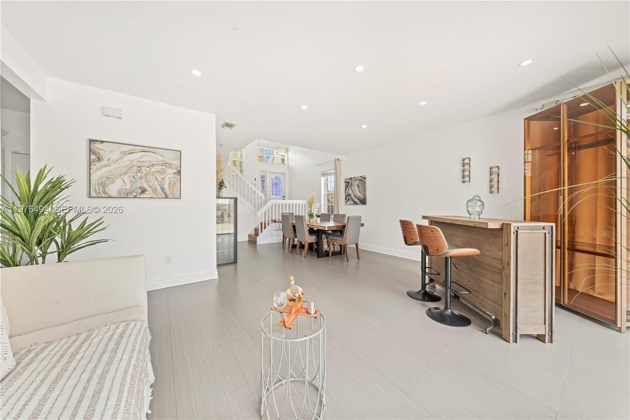 547 Nw 157th Ln - Photo 7 of 36