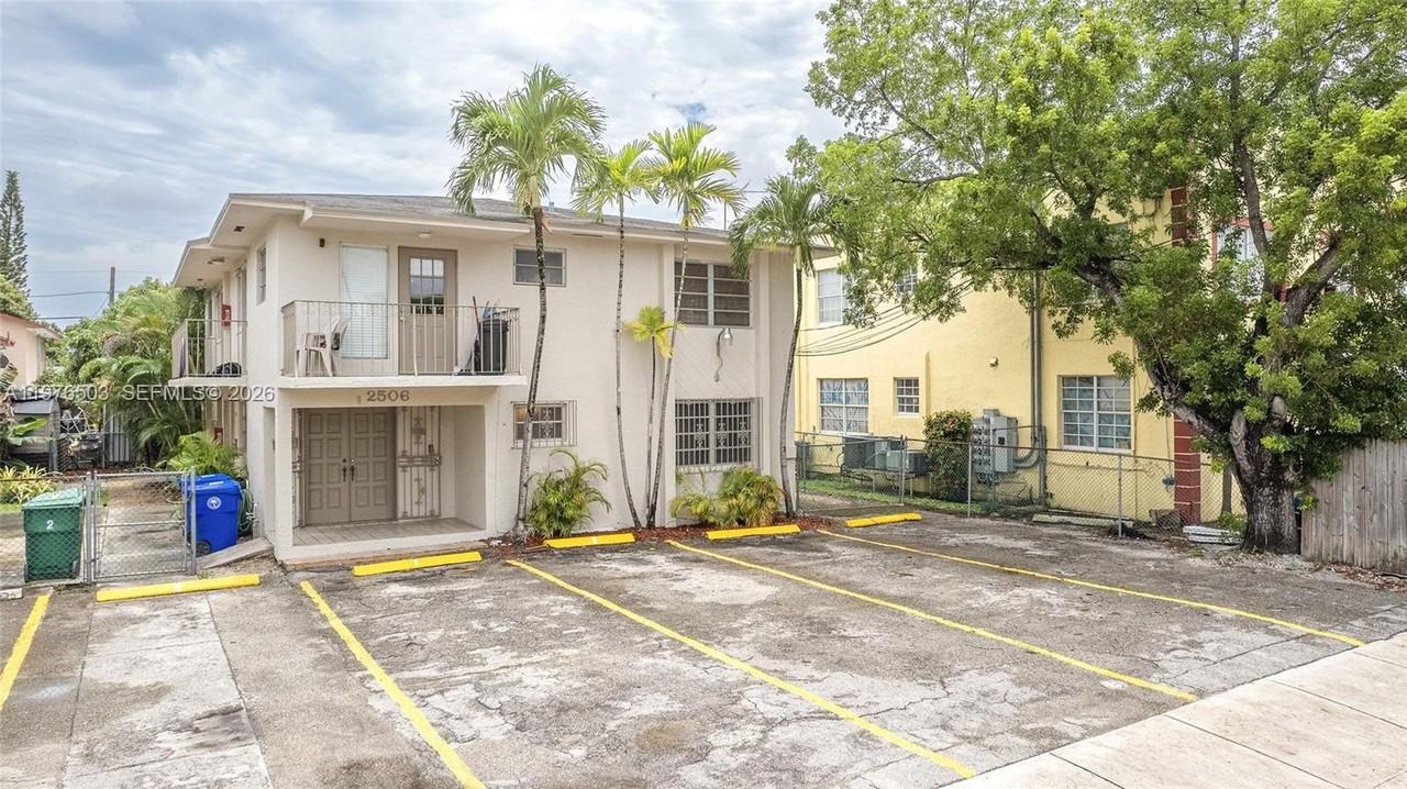 2506 Sw 9th St #1 - Photo 2 of 30