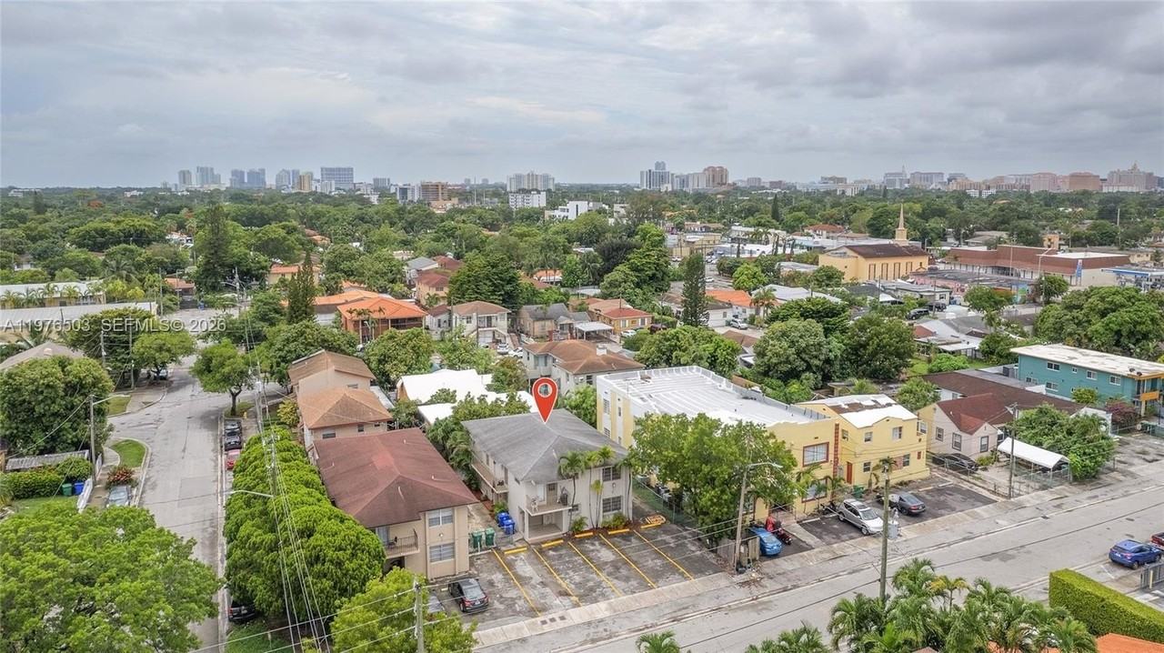 2506 Sw 9th St #1 - Photo 4 of 30