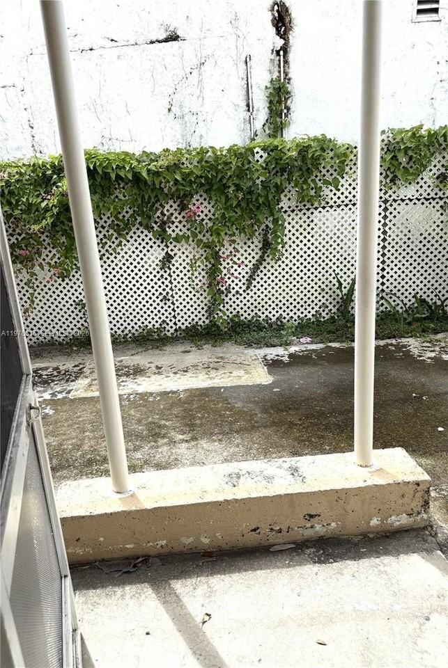 1788 Sw 7th St #4 - Photo 6 of 9