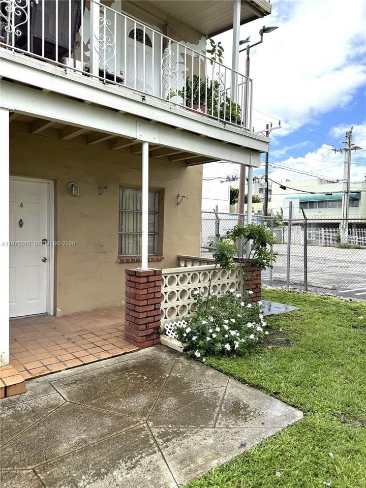 1788 Sw 7th St #4 - Photo 7 of 9