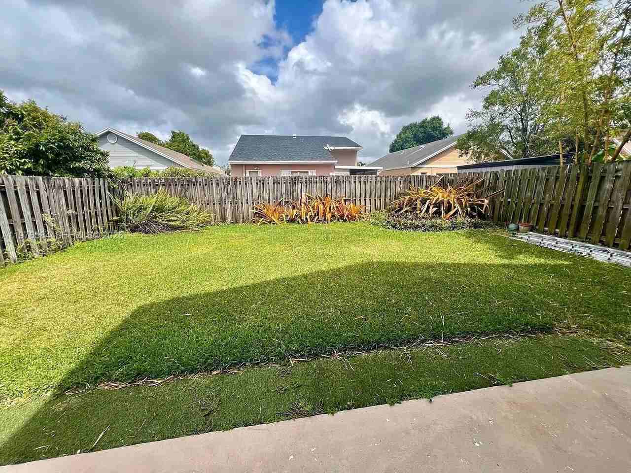 274 Sw 159th Ter - Photo 2 of 21