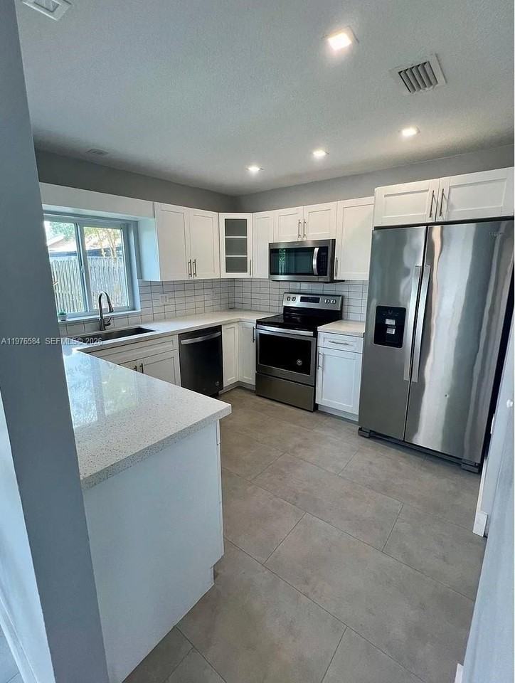 274 Sw 159th Ter - Photo 5 of 21