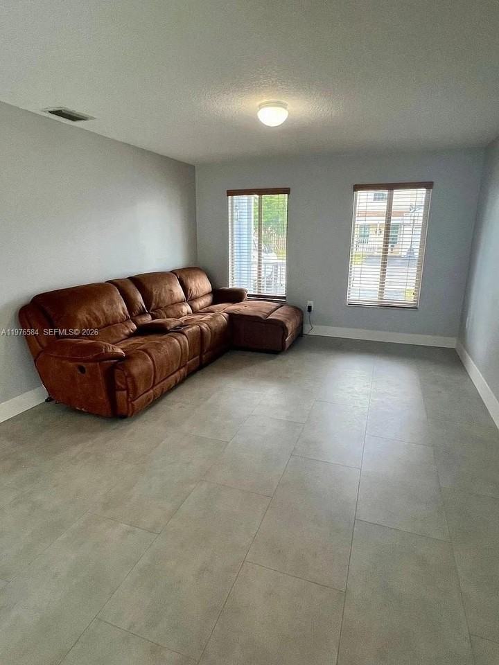 274 Sw 159th Ter - Photo 7 of 21