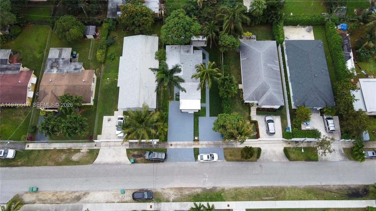 330 Nw 82nd Ter #A - Photo 5 of 33