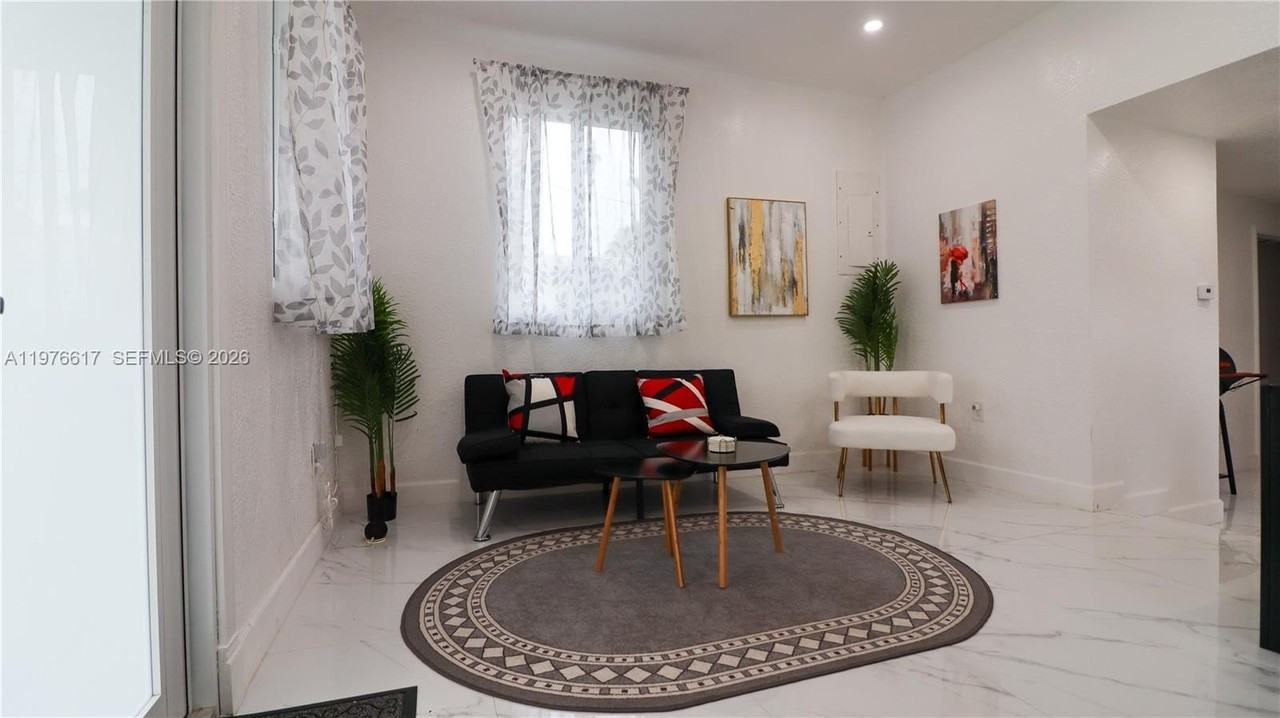 330 Nw 82nd Ter #A - Photo 6 of 33