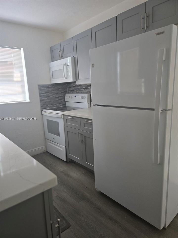 2111 Nw 26th Ave #2111 - Photo 4 of 8