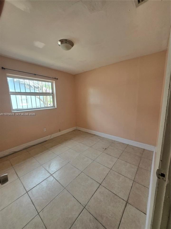 2111 Nw 26th Ave #2111 - Photo 7 of 8