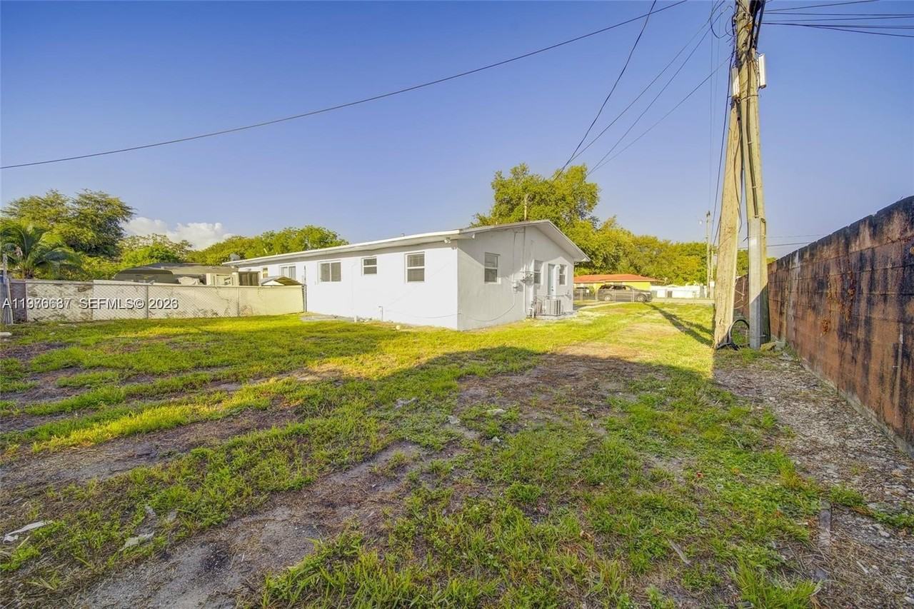 10203 Nw 12th Ave #10205 - Photo 3 of 15