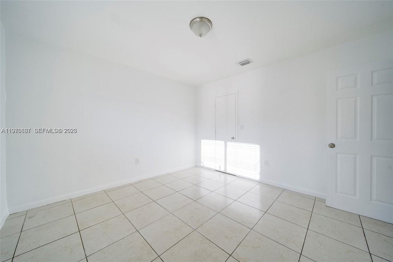 10203 Nw 12th Ave #10205 - Photo 5 of 15