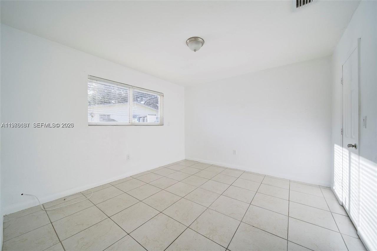 10203 Nw 12th Ave #10205 - Photo 6 of 15