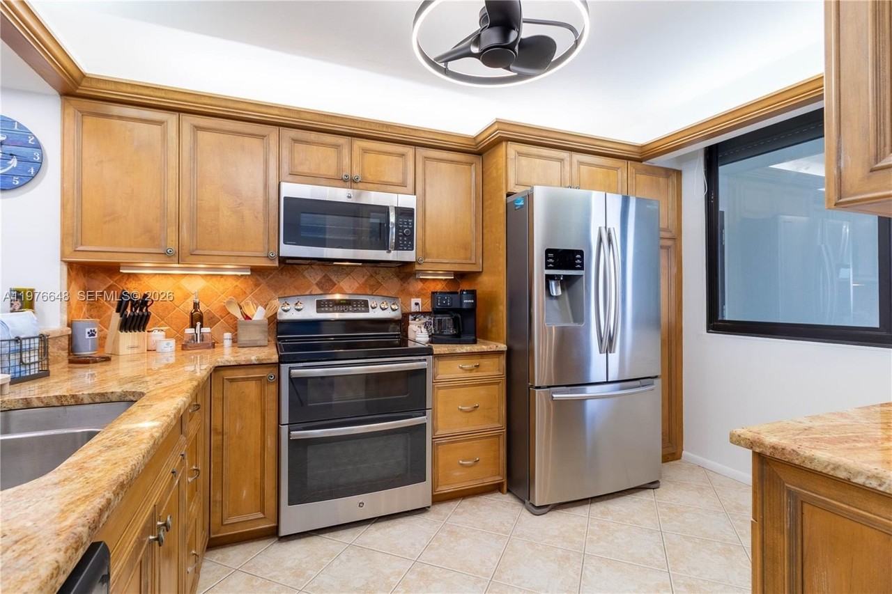 4253 Bay Beach Ln #G2 - Photo 5 of 16