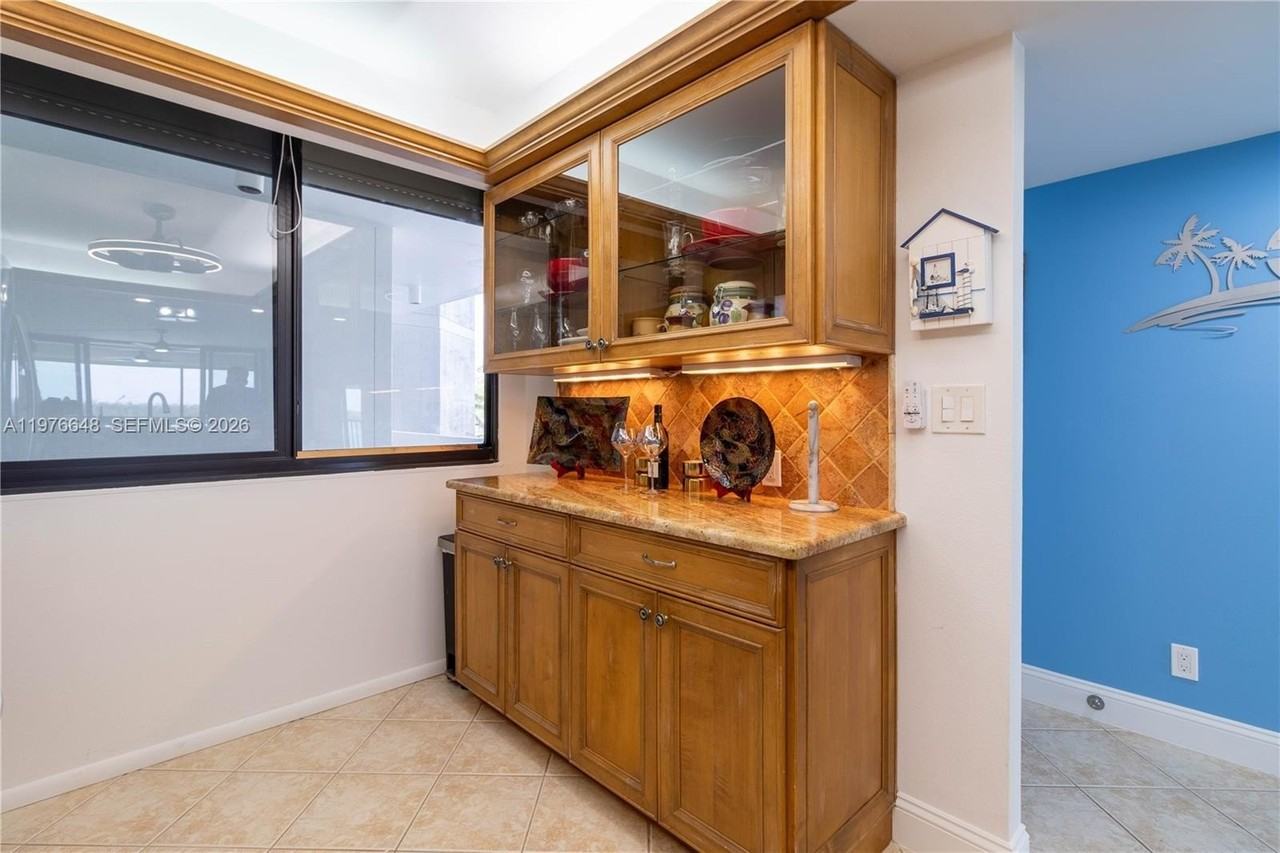 4253 Bay Beach Ln #G2 - Photo 6 of 16