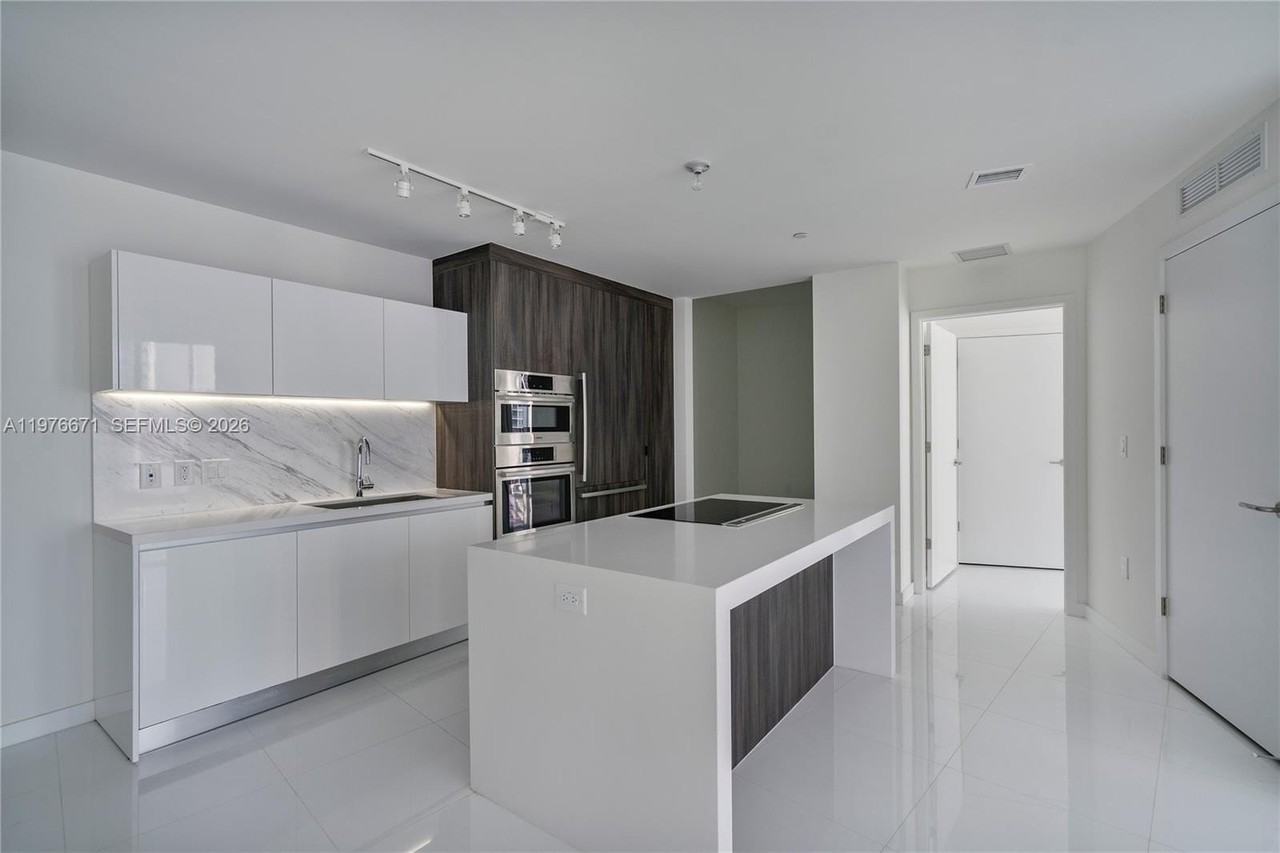 851 Ne 1st Ave #3203 - Photo 7 of 48