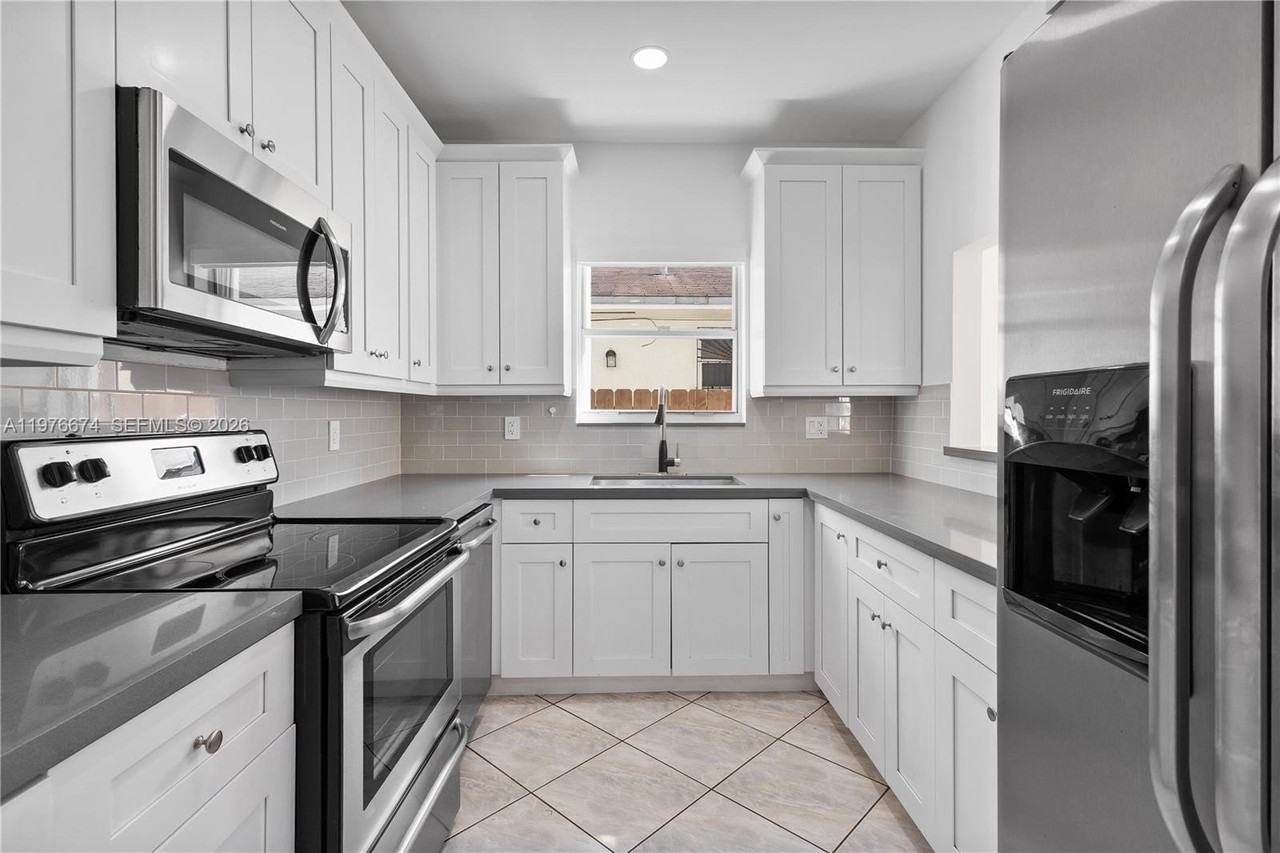 2870 Sw 21st St #1 - Photo 5 of 22