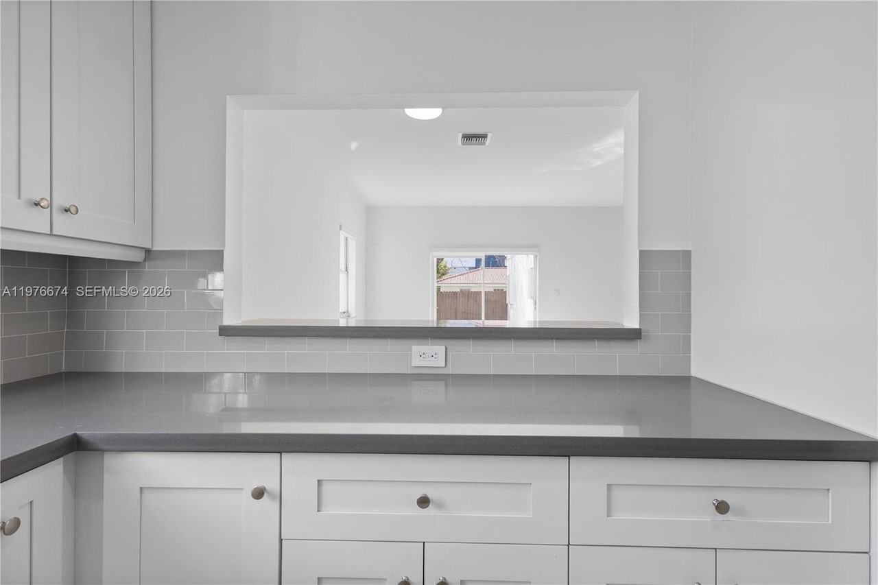 2870 Sw 21st St #1 - Photo 6 of 22