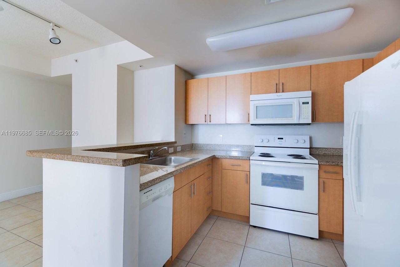 423 Ne 23rd St #604 - Photo 3 of 9