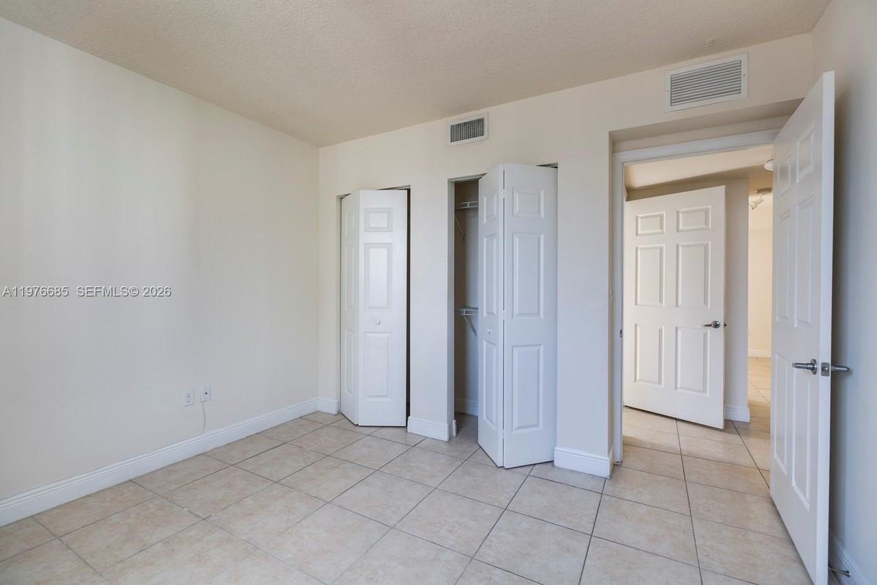 423 Ne 23rd St #604 - Photo 7 of 9