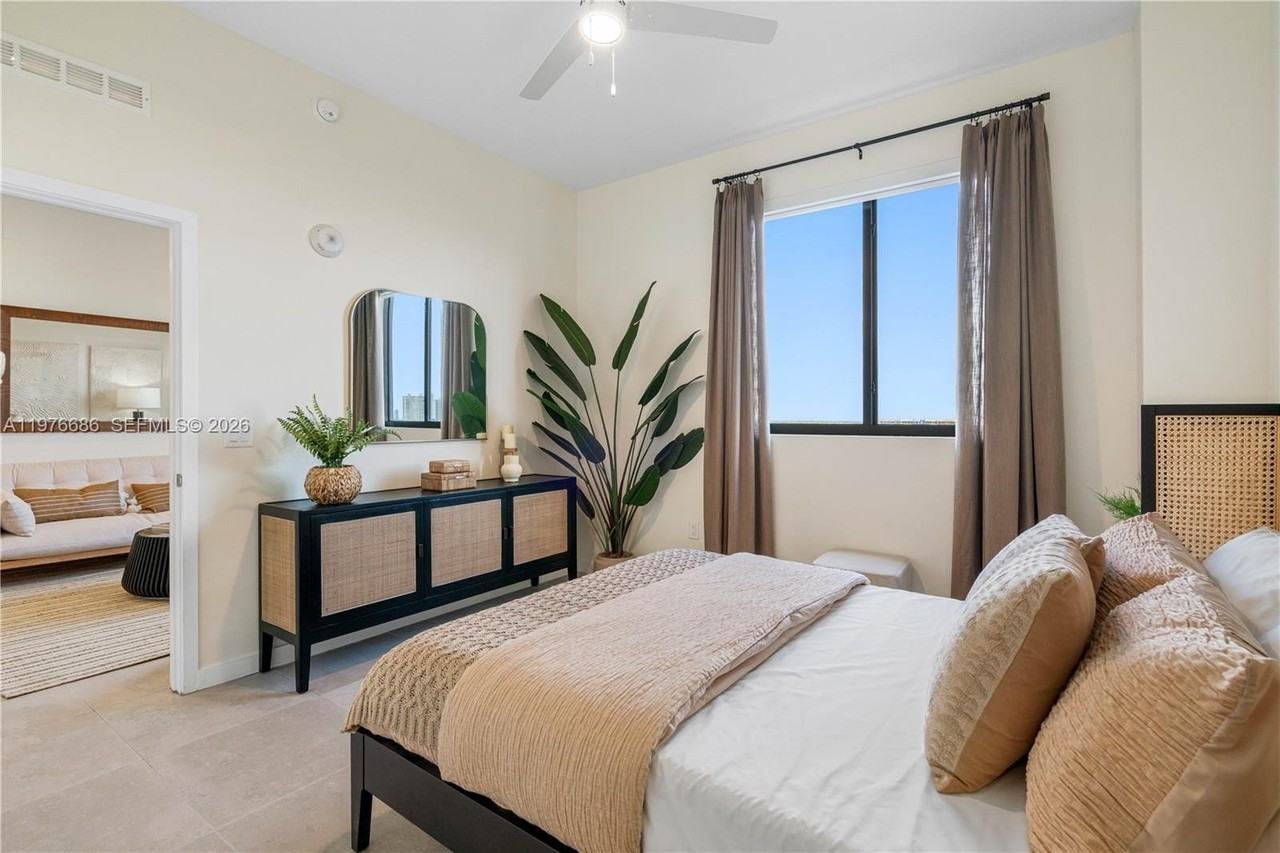 16395 Biscayne Blvd #1524 - Photo 3 of 34