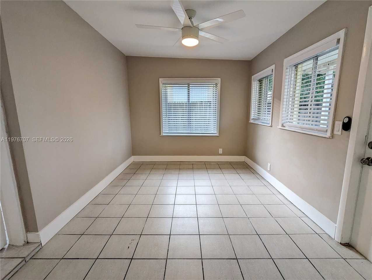 987 Ne 131st St #3 - Photo 3 of 13