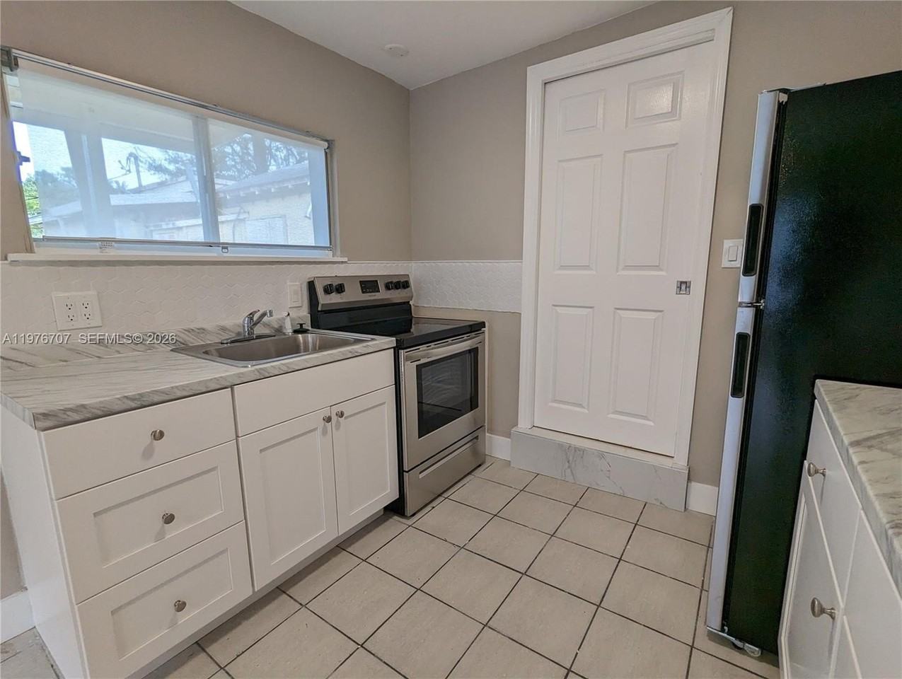 987 Ne 131st St #3 - Photo 5 of 13