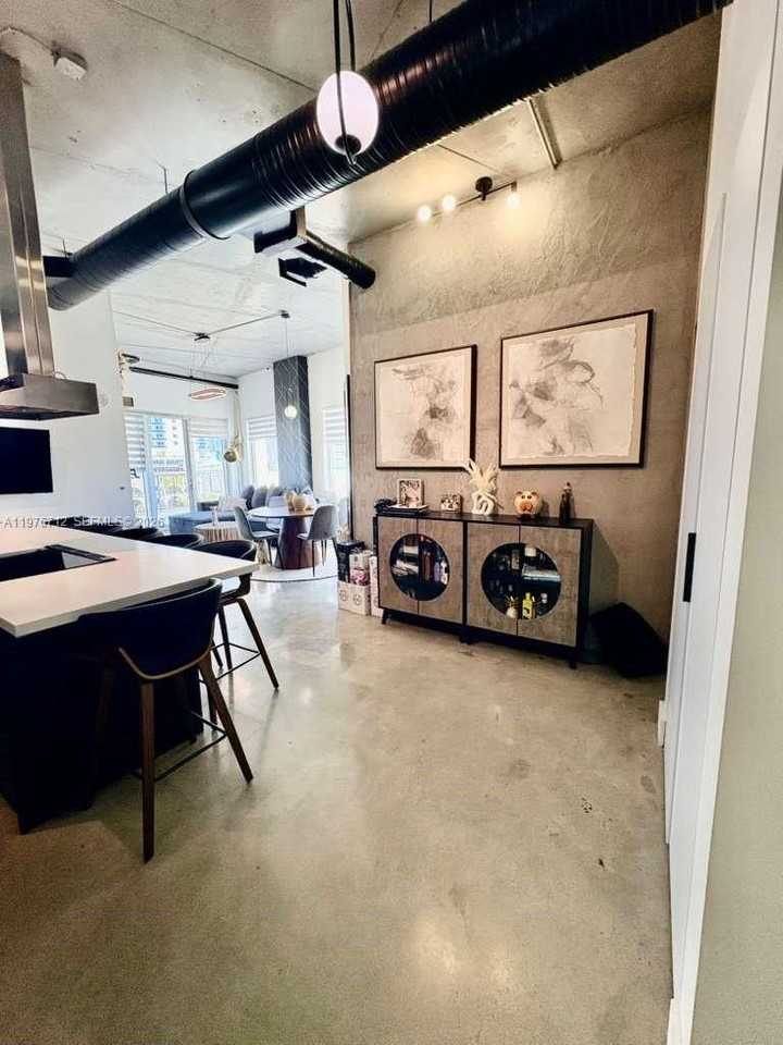 10 Sw South River Dr #603 - Photo 4 of 22