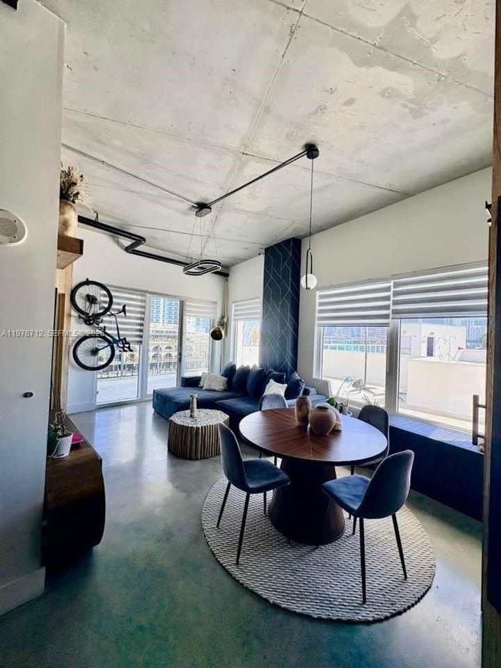 10 Sw South River Dr #603 - Photo 5 of 22