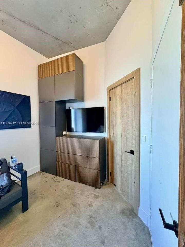 10 Sw South River Dr #603 - Photo 7 of 22