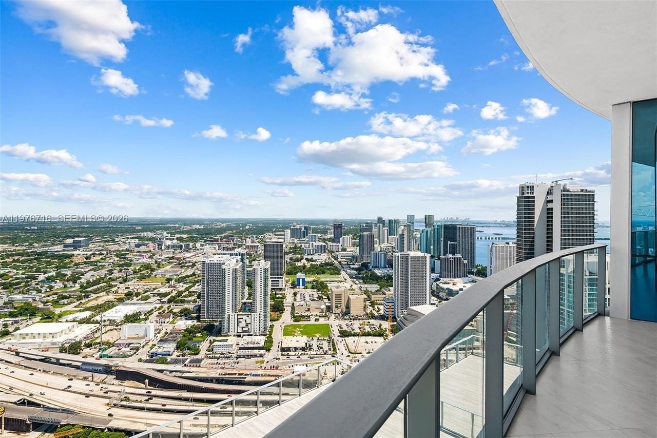 851 Ne 1st Ave - Photo 4 of 50