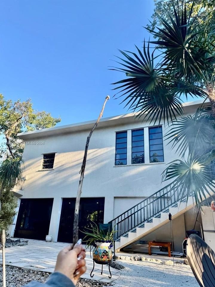 1615 Harbor Dr - Photo 3 of 38