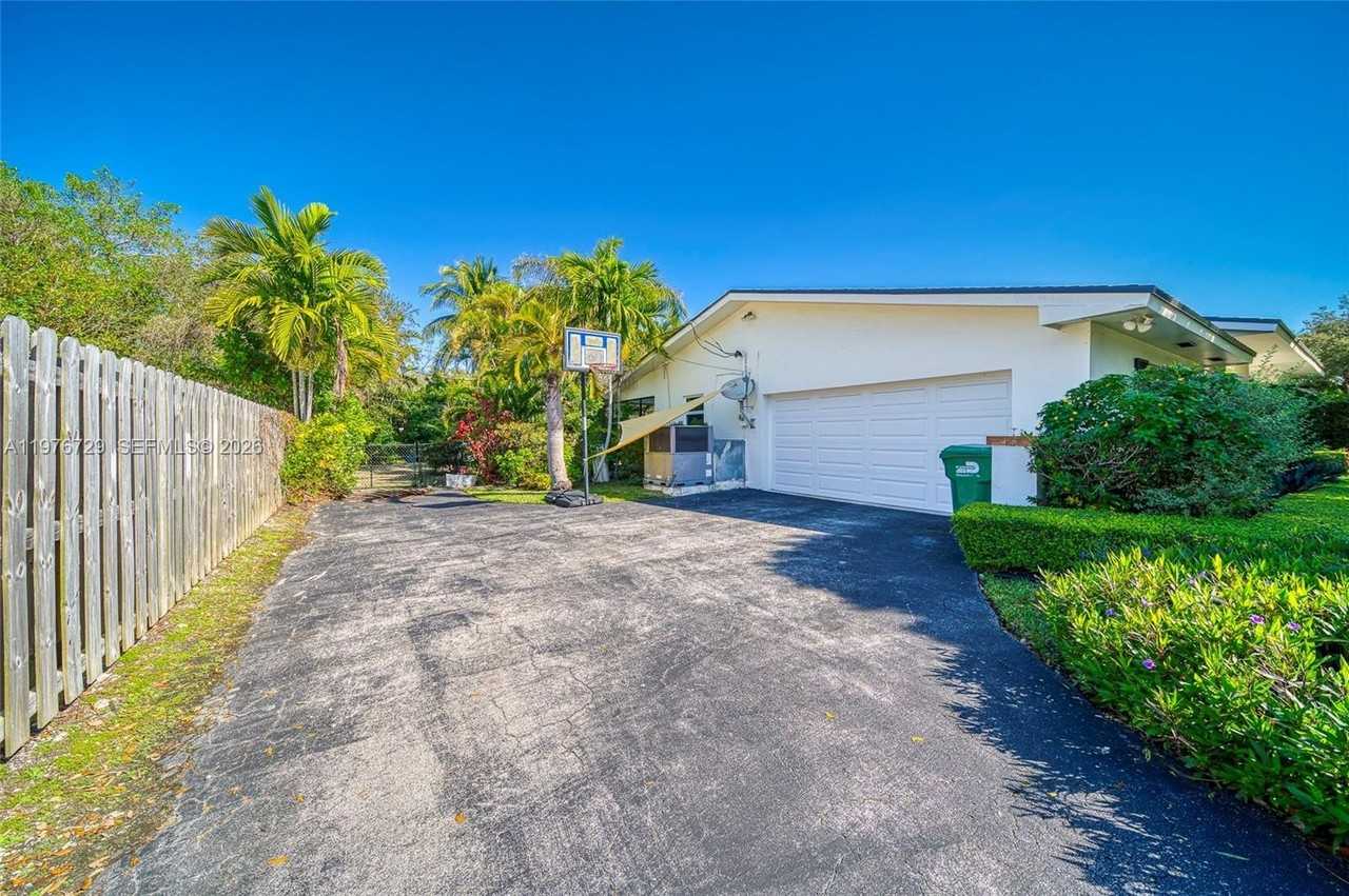 7745 Sw 144th St - Photo 7 of 45