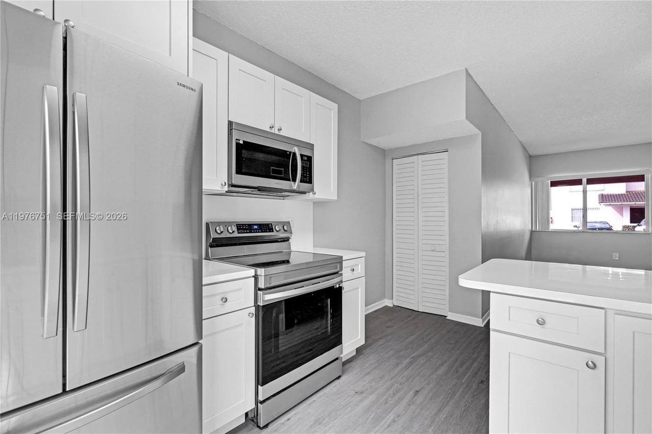 8021 Lake Dr #102 - Photo 7 of 22