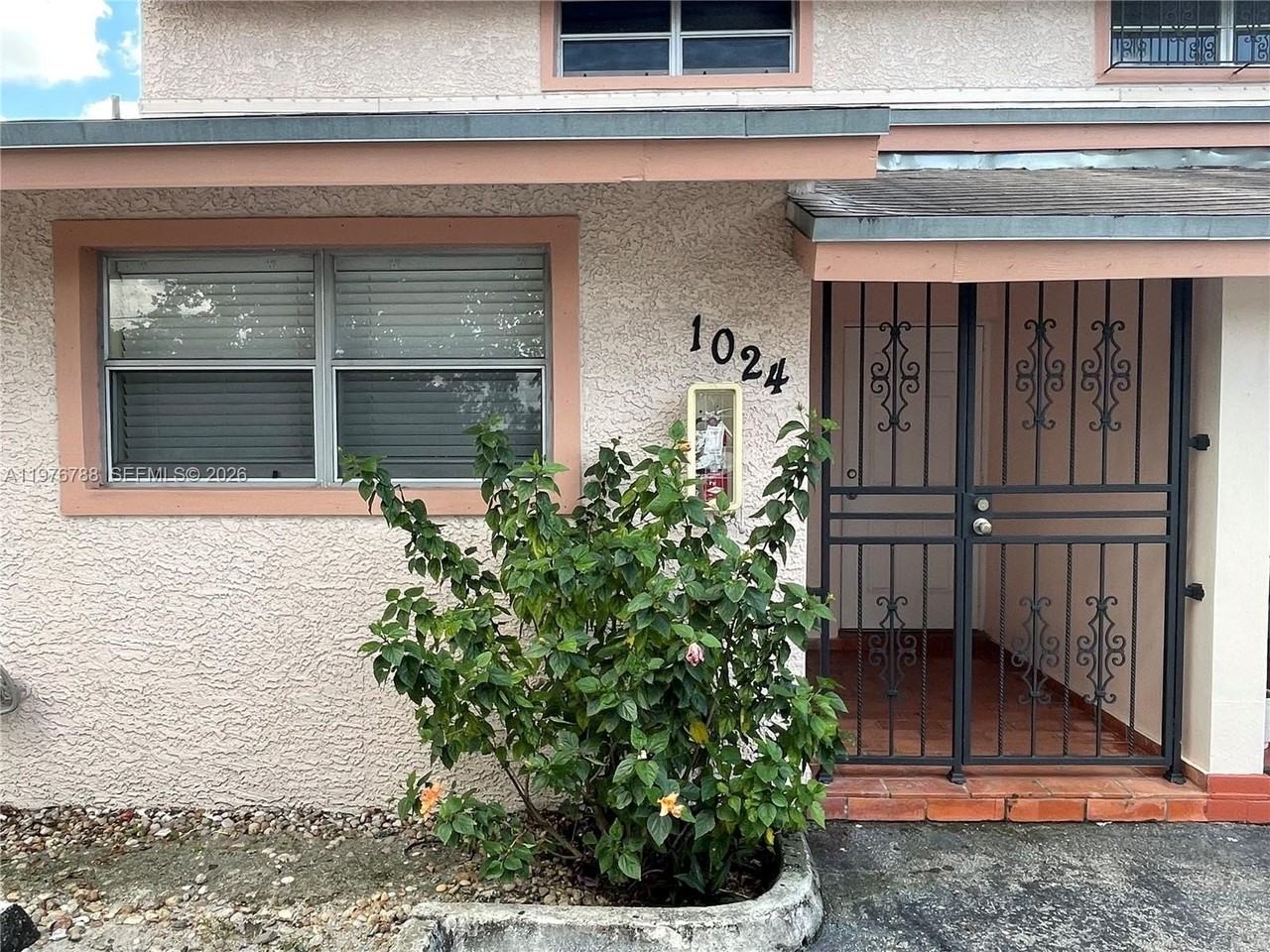 1024 W 79th St #1024 - Photo 2 of 27