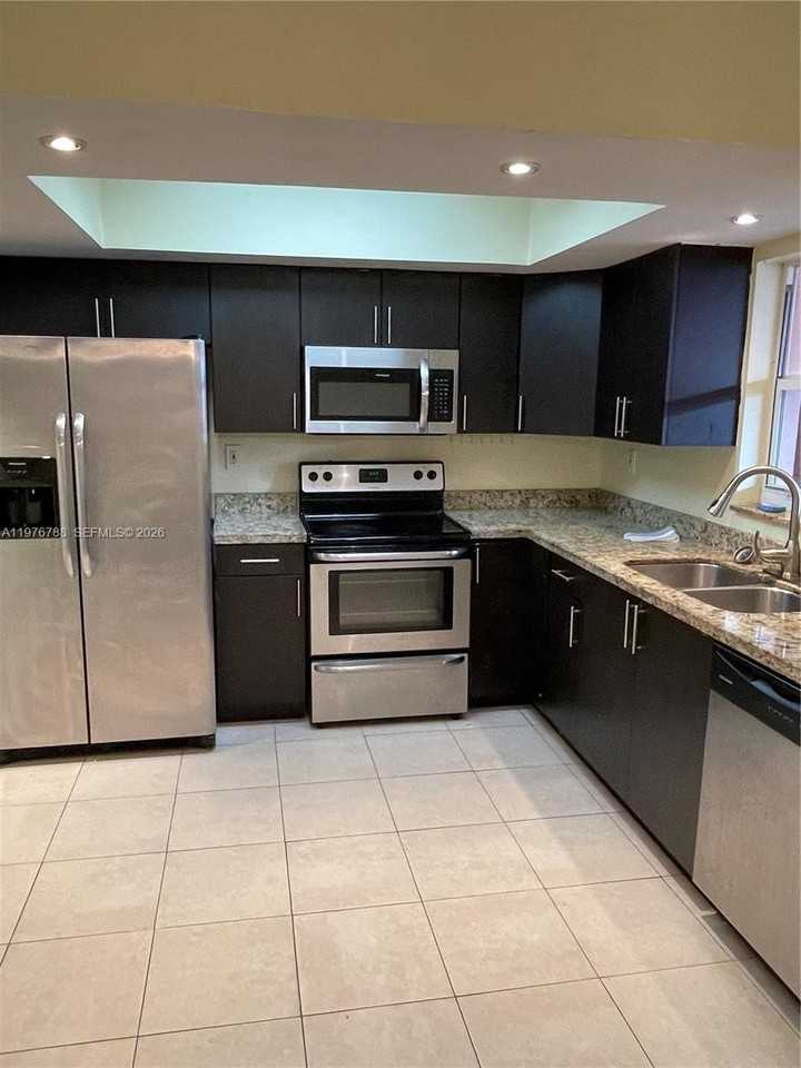 1024 W 79th St #1024 - Photo 5 of 27