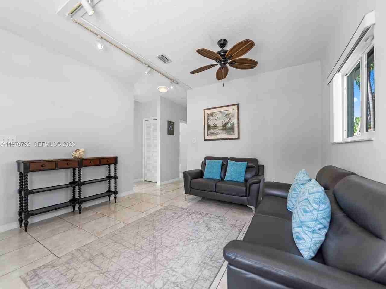 6 Se Marlin Ave #0 - Photo 3 of 48