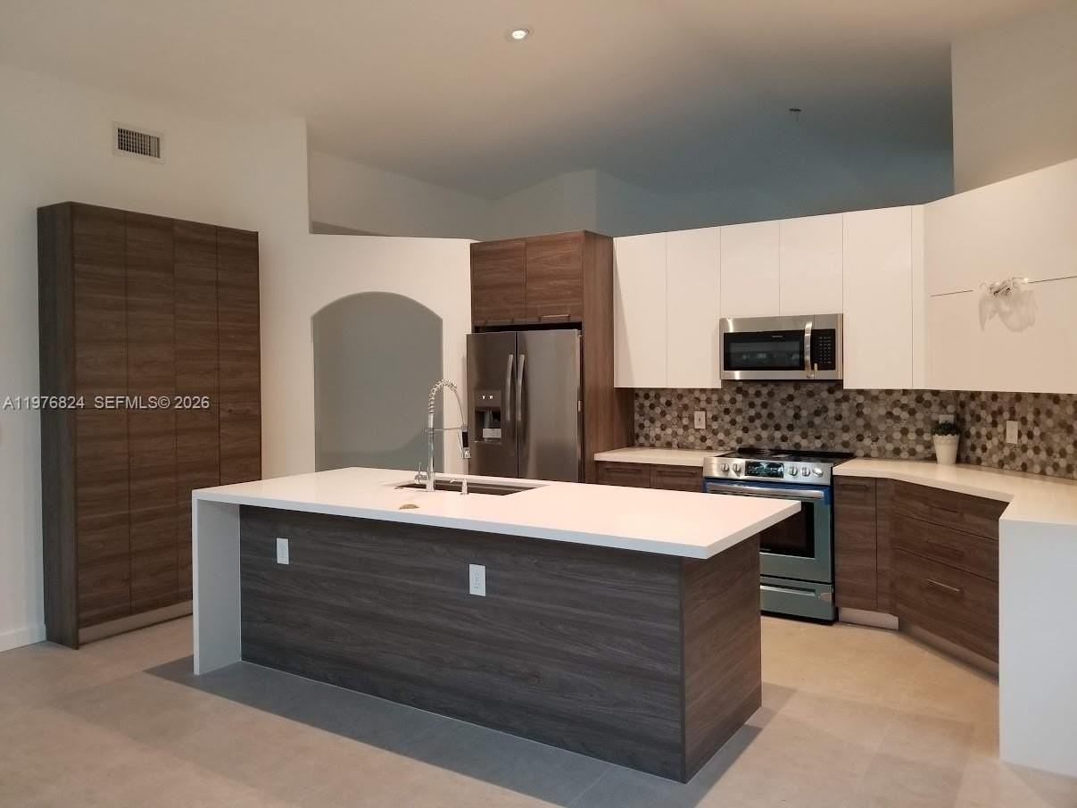 10889 Nw 58th Ter - Photo 4 of 29