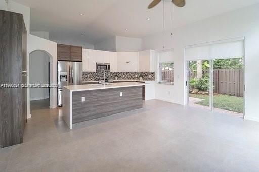 10889 Nw 58th Ter - Photo 5 of 29